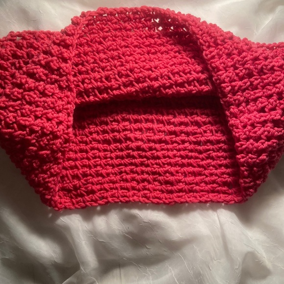 Handmade Chunky Knit Berry Infinity Scarf
New - Picture 11 of 16